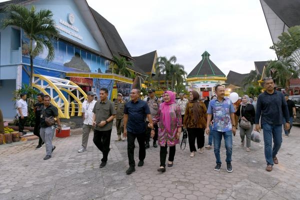 Tinjau Hari Kedua PRSU, Edy Rahmayadi Sempat Duel Catur Lawan Master Nasional